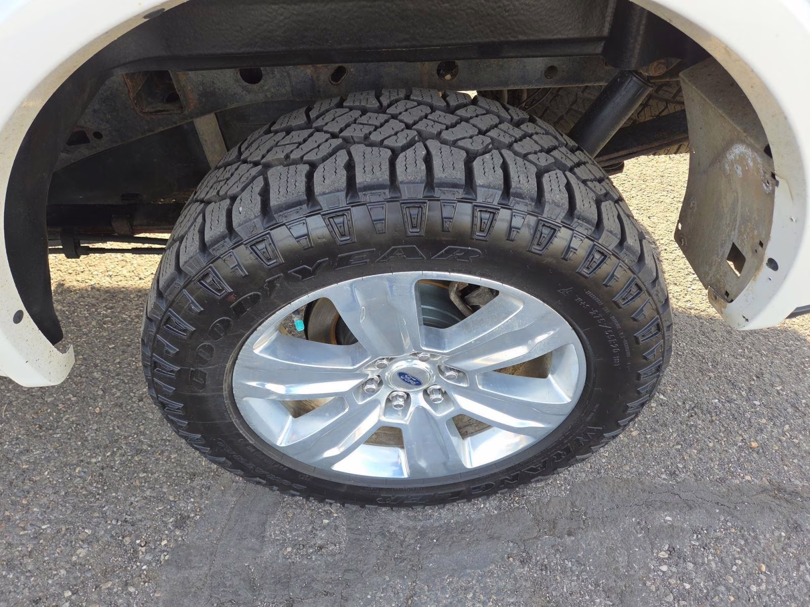 2017 White Platinum Metallic Tri-Coat Ford F-150 PLATINUM 4WD SuperCrew 5.5' Box 4X4 Truck