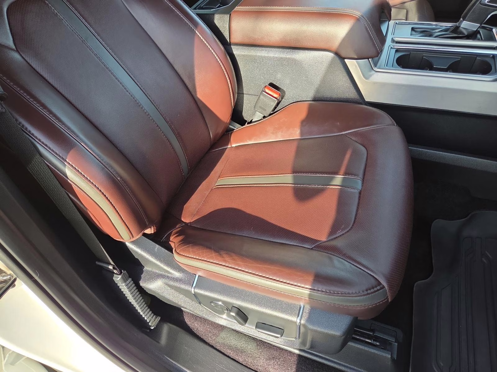 2017 White Platinum Metallic Tri-Coat Ford F-150 PLATINUM 4WD SuperCrew 5.5' Box 4X4 Truck