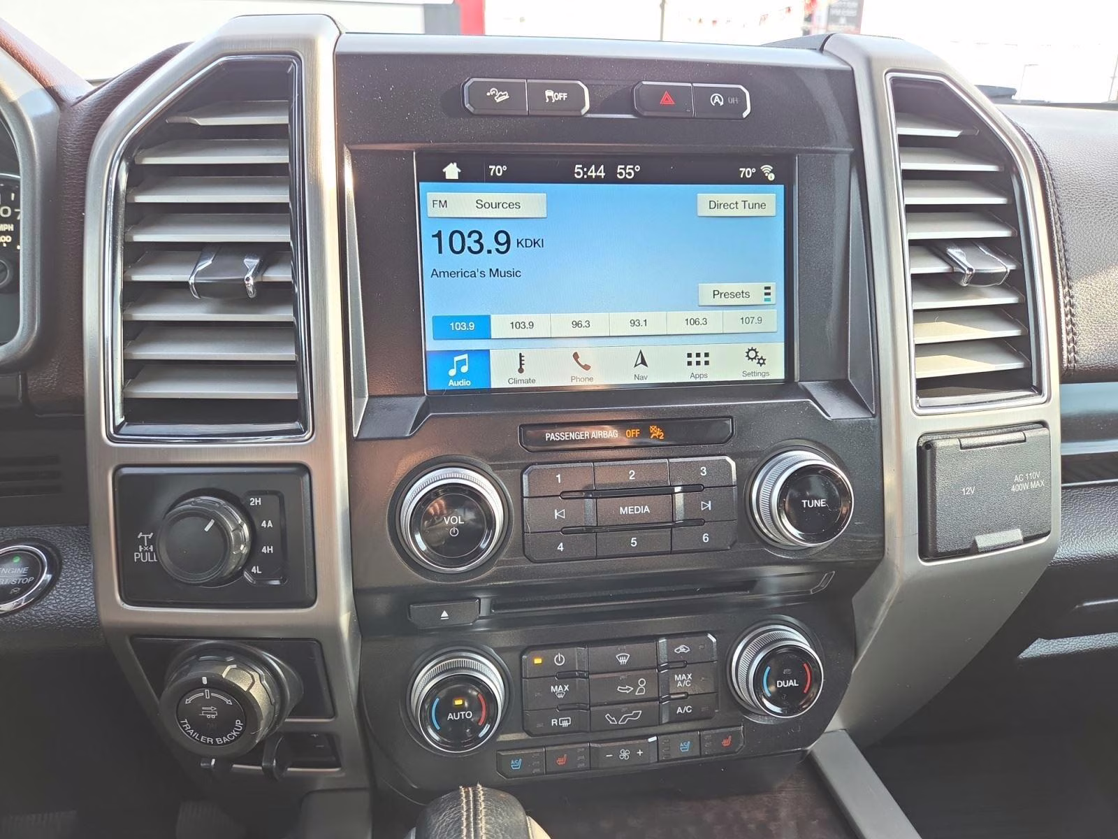 2017 White Platinum Metallic Tri-Coat Ford F-150 PLATINUM 4WD SuperCrew 5.5' Box 4X4 Truck