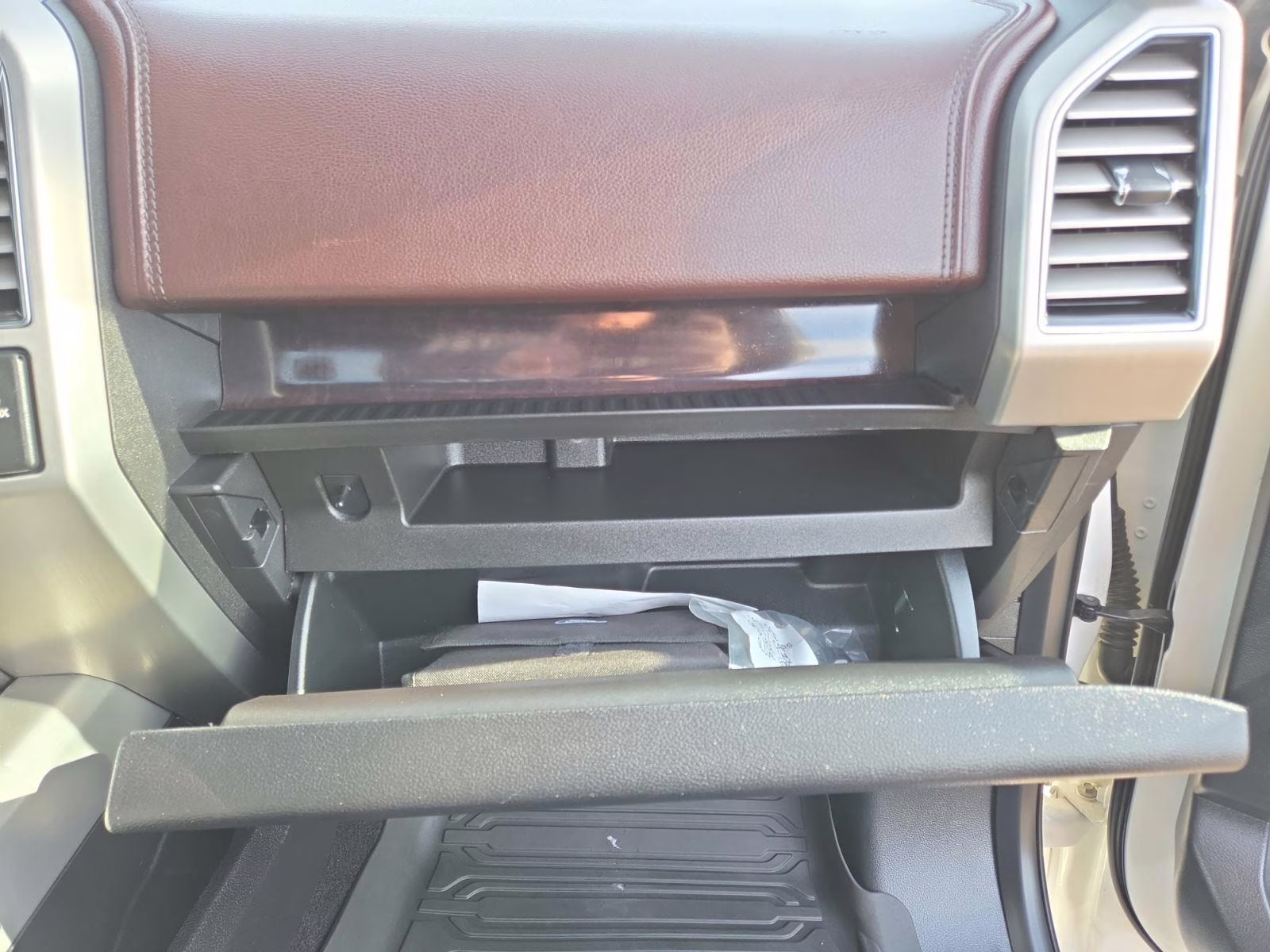 2017 White Platinum Metallic Tri-Coat Ford F-150 PLATINUM 4WD SuperCrew 5.5' Box 4X4 Truck