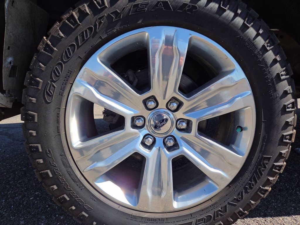 2017 White Ford F-150 Platinum 4X4 Truck