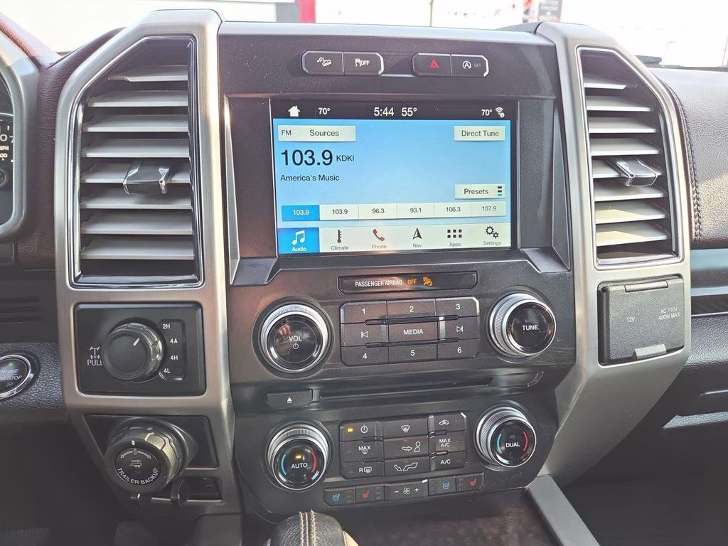2017 White Ford F-150 Platinum 4X4 Truck