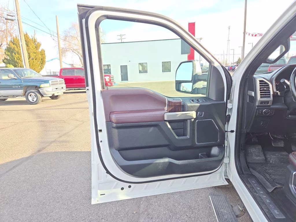 2017 White Ford F-150 Platinum 4X4 Truck