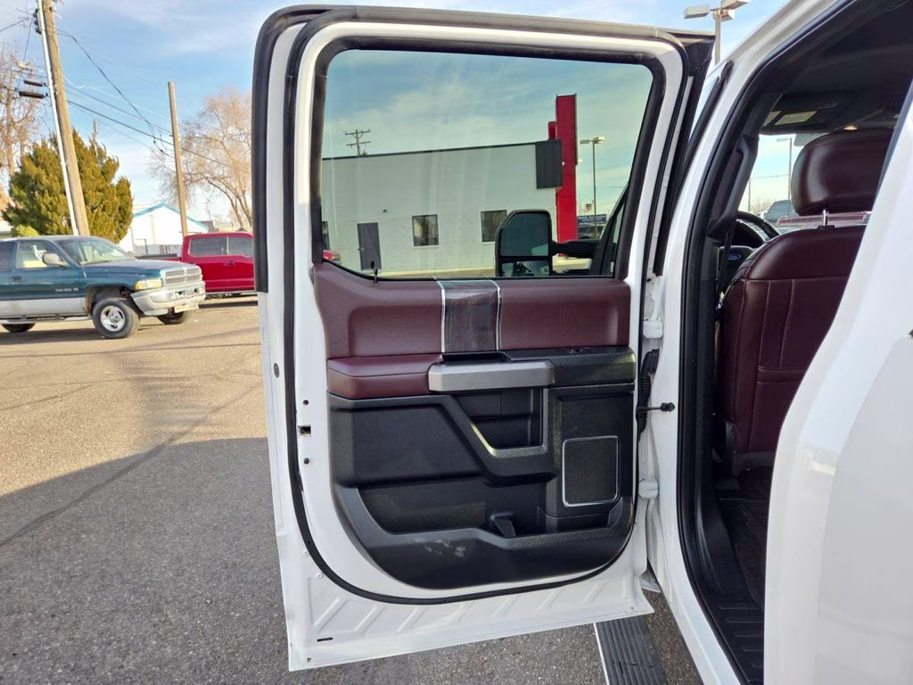 2017 White Ford F-150 Platinum 4X4 Truck