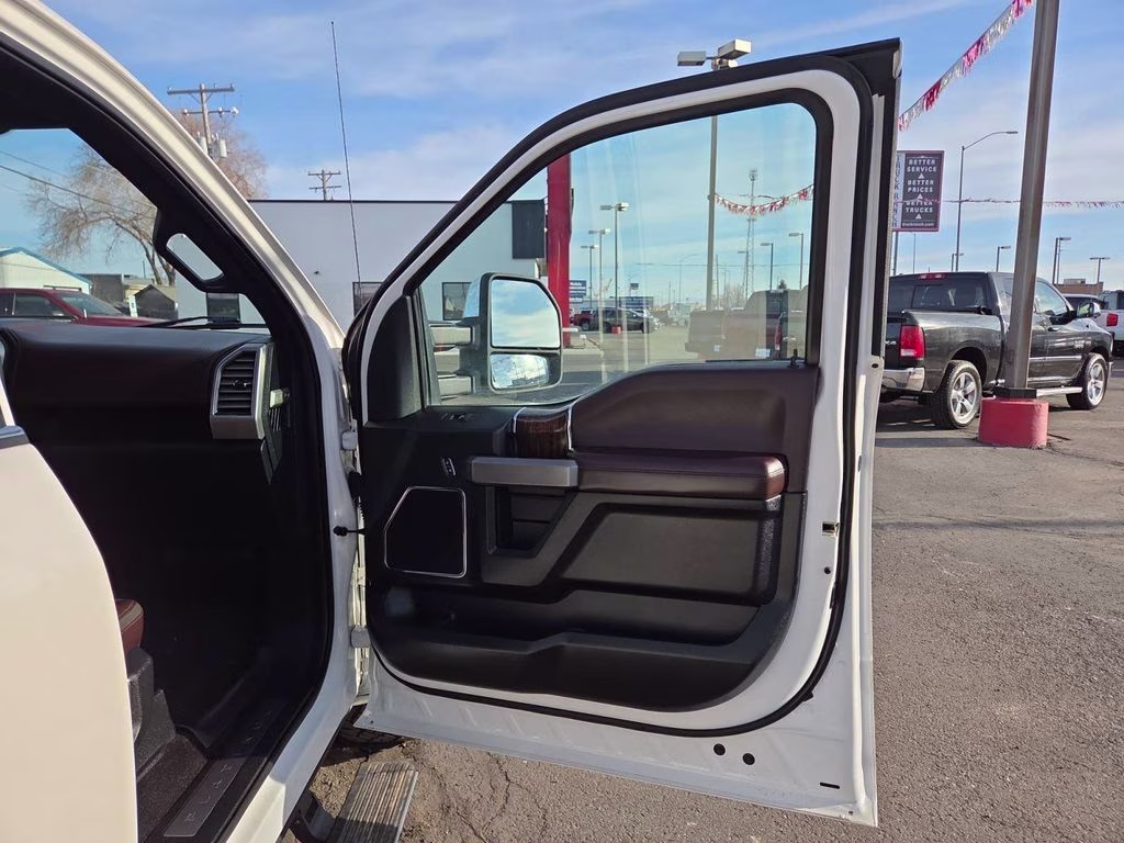 2017 White Ford F-150 Platinum 4X4 Truck