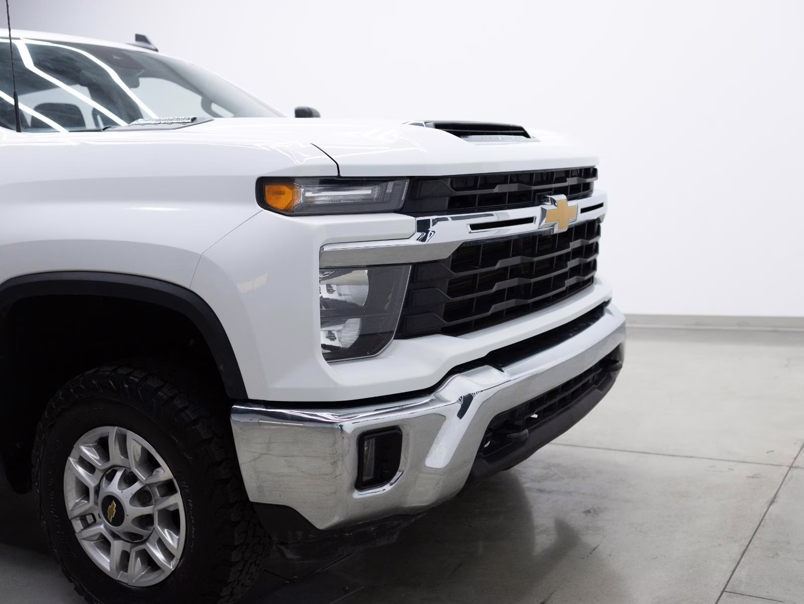 2024 Summit White Chevrolet Silverado 2500HD LT 4X4 Truck