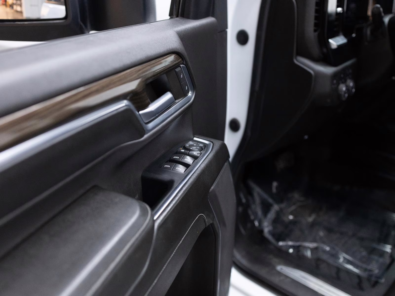 2024 Summit White Chevrolet Silverado 2500HD LT 4X4 Truck