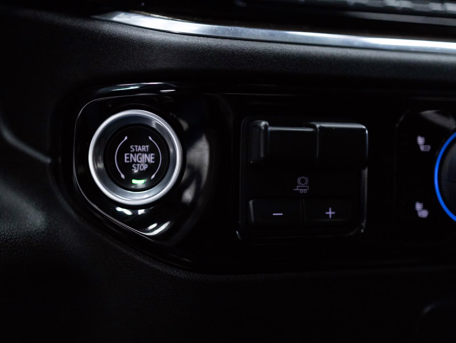 2024 Summit White Chevrolet Silverado 2500HD LT 4X4 Truck