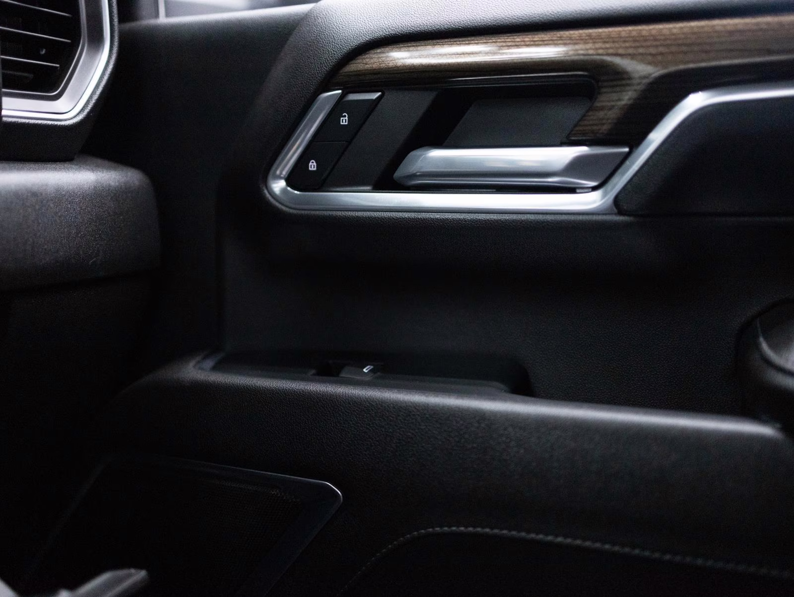 2024 Summit White Chevrolet Silverado 2500HD LT 4X4 Truck