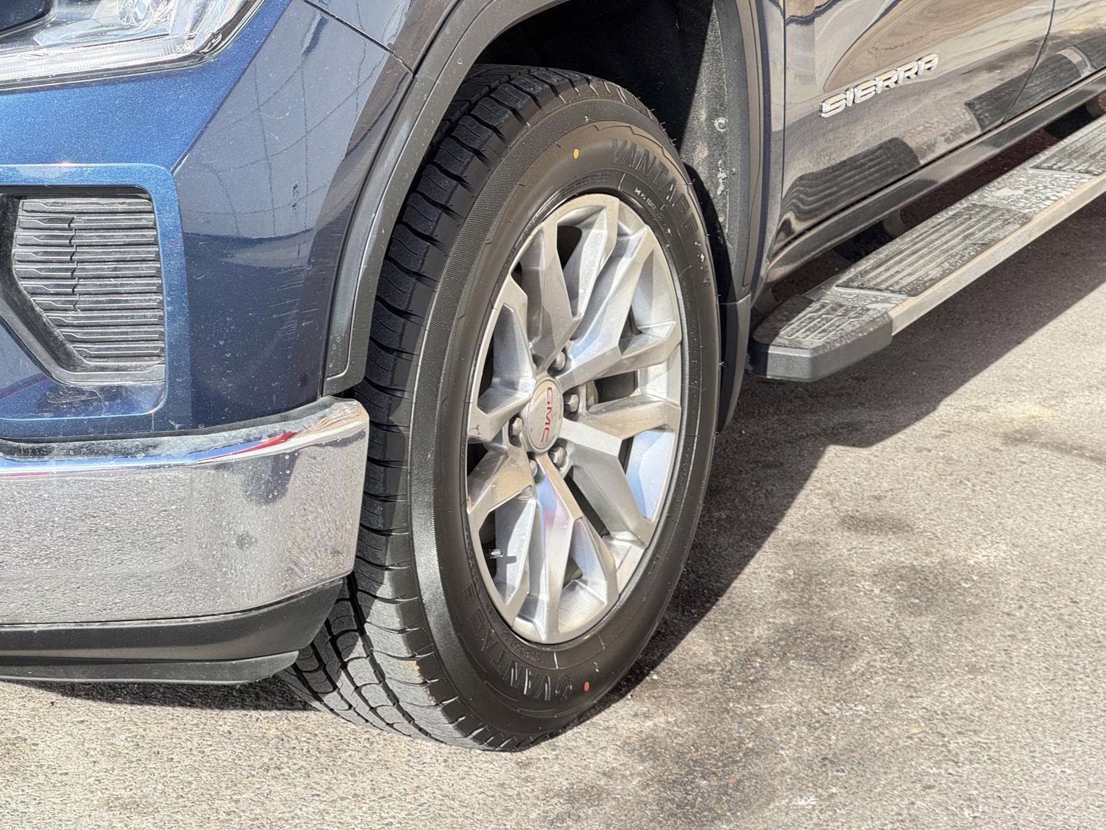 2019 Pacific Blue Metallic GMC Sierra 1500 SLE 4X4 Truck