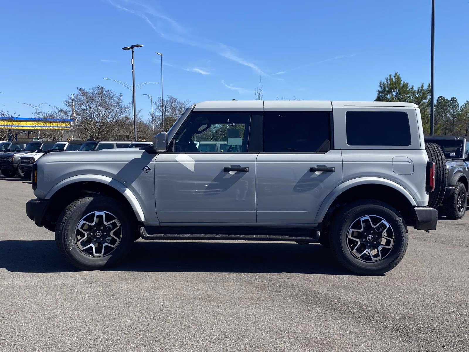 2026 Avalanche Ford Bronco Outer Banks 4X4 SUV