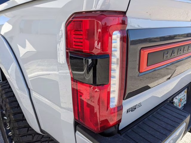 2026 Avalanche Ford Super Duty F-250 SRW Lariat 4X4 Truck