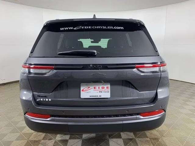 2026 Baltic Gray Metallic Clearcoat Jeep Grand Cherokee Altitude 4X4 SUV