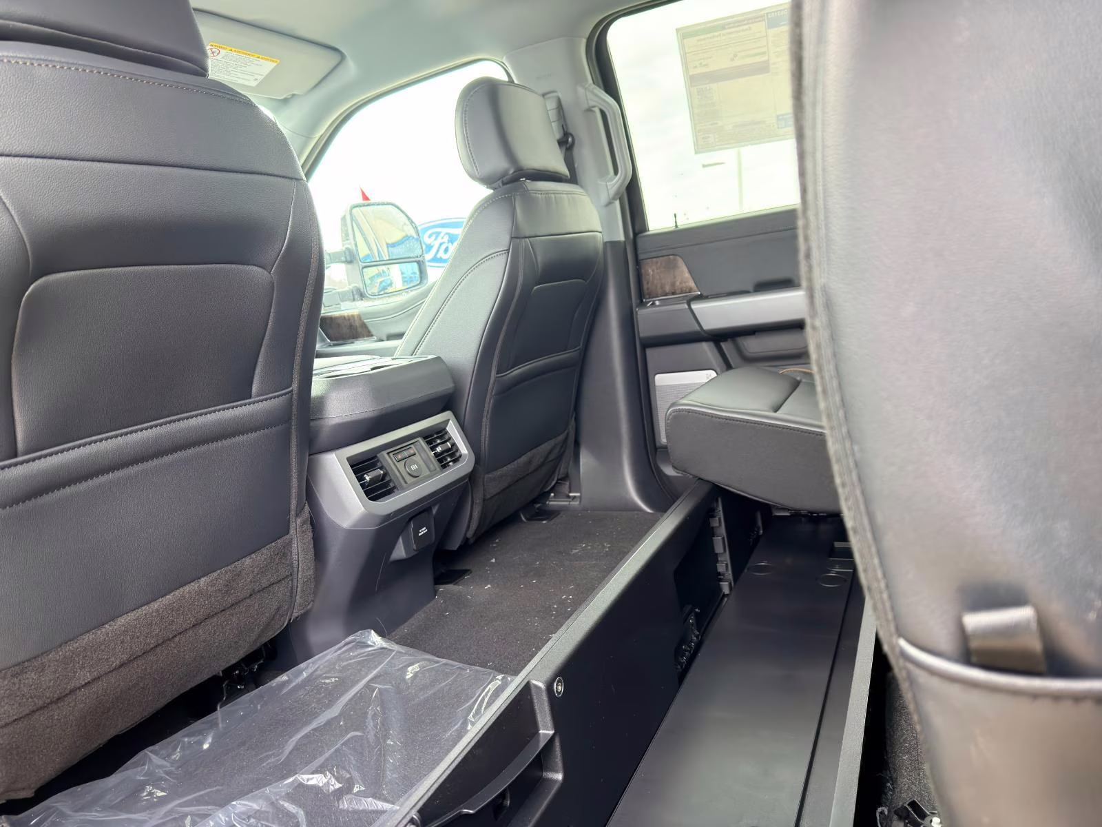 2026 Agate Black Ford Super Duty F-350 SRW Lariat 4X4 Truck