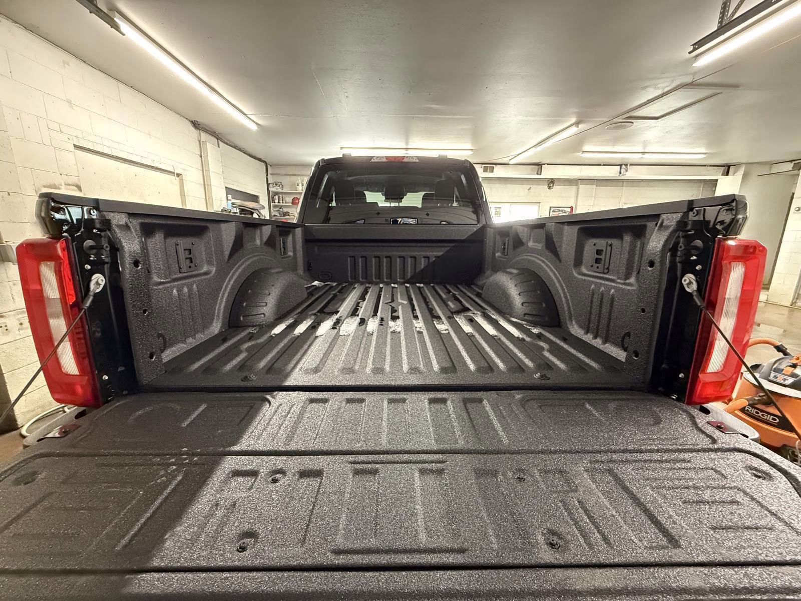 2026 Agate Black Metallic Ford Super Duty F-350 SRW XLT 4X4 Truck