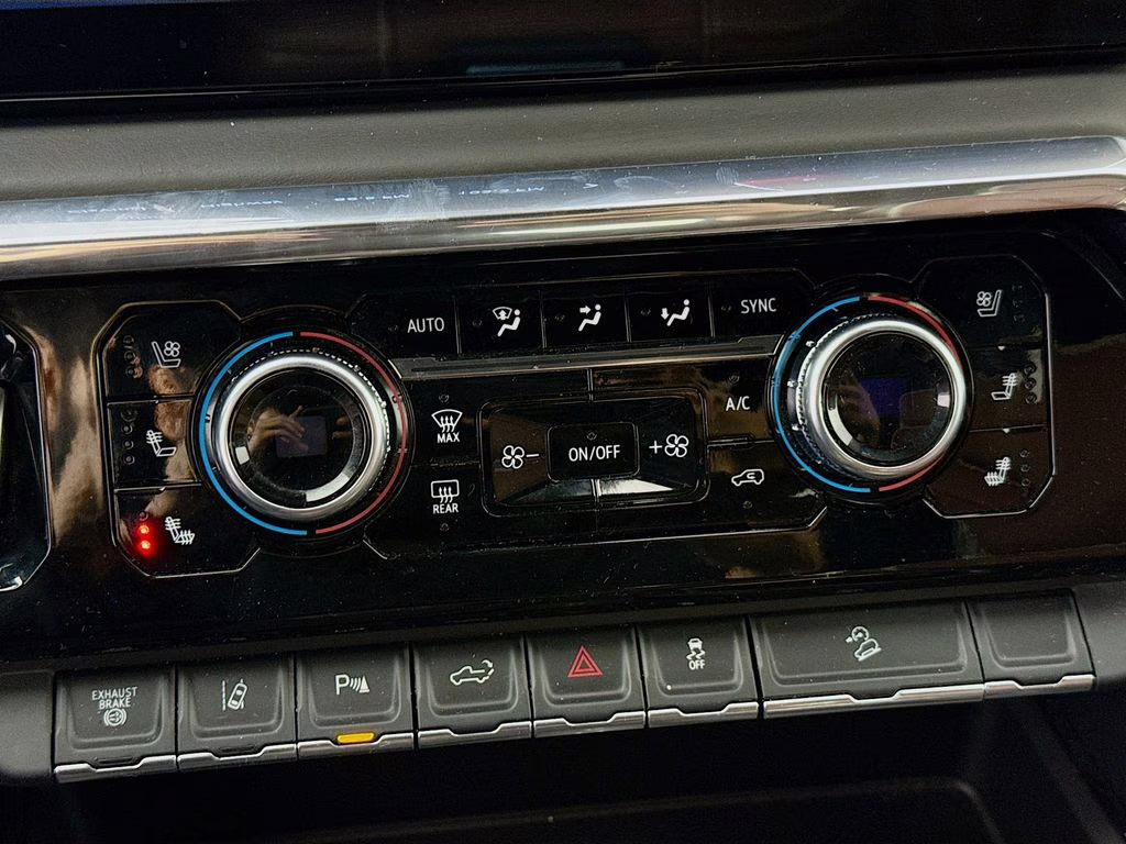 2024 White Frost Tricoat GMC Sierra 2500HD Denali Ultimate 4X4 Truck