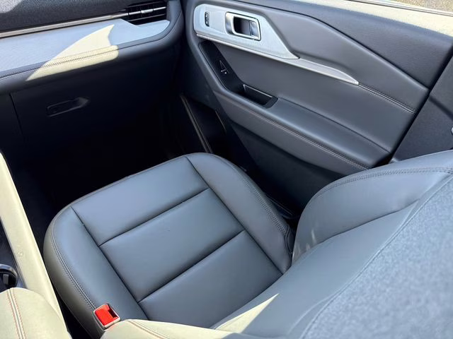 2026 White Ford Explorer Active RWD SUV