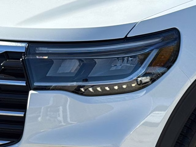 2026 White Ford Explorer Active RWD SUV