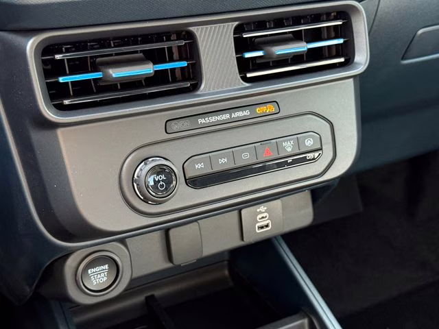 2026 White Ford Maverick Lobo Standard AWD Truck