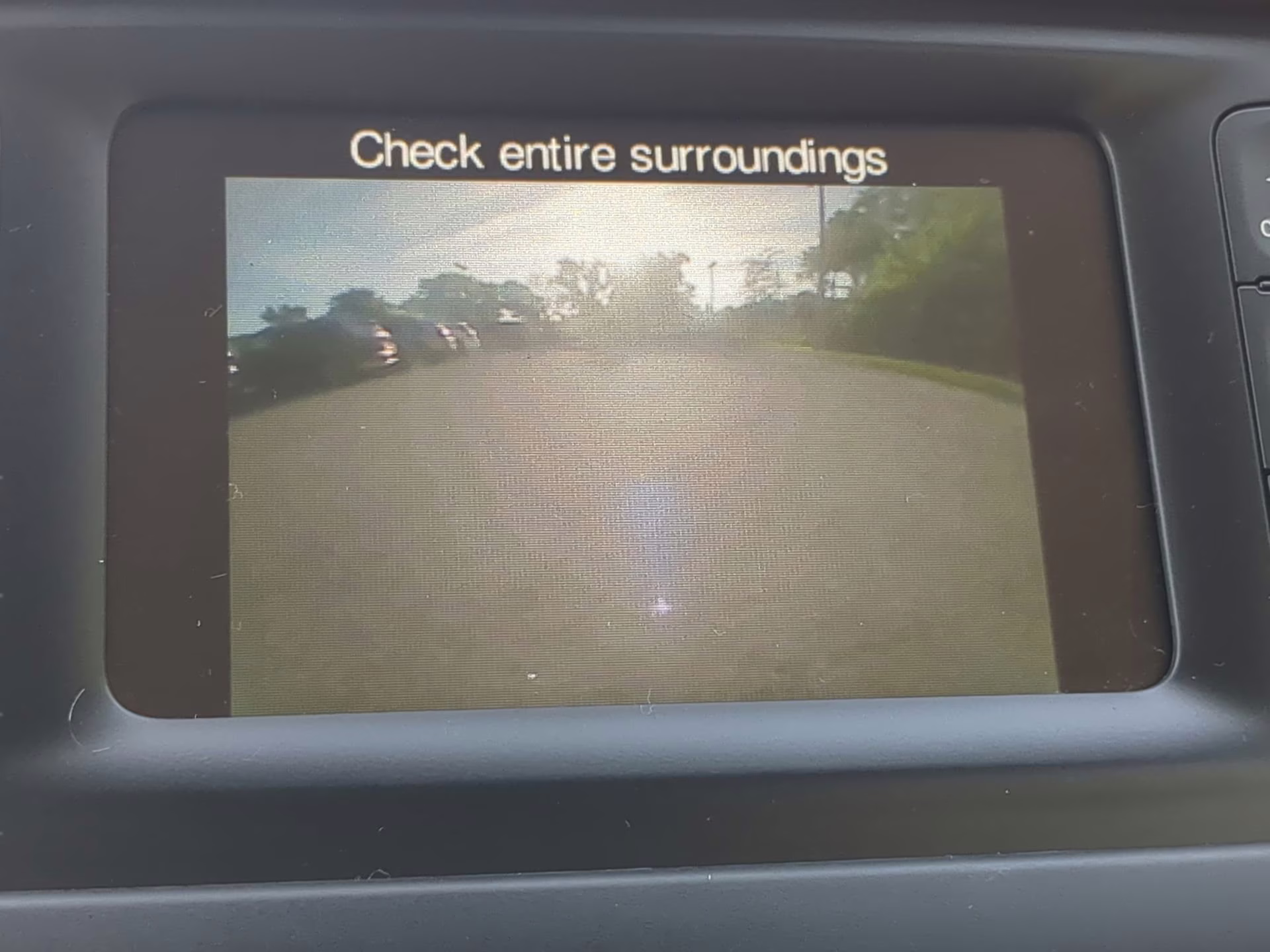 2018 Bright White Clearcoat Jeep Cherokee Latitude FWD SUV