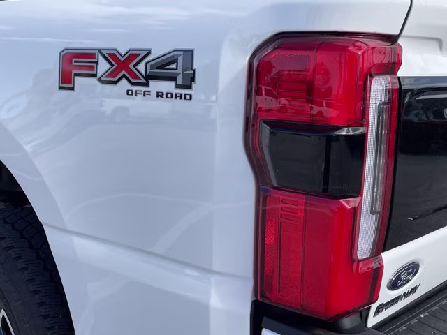 2026 Star White Metallic Tri-Coat Ford Super Duty F-350 SRW Platinum 4X4 Truck