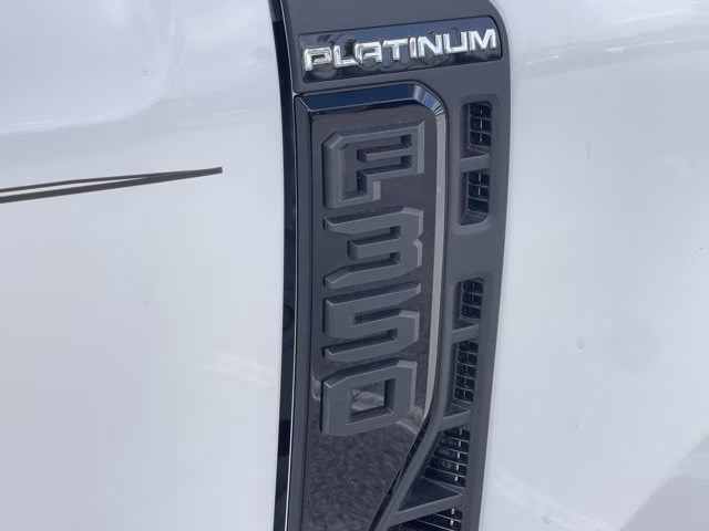 2026 Star White Metallic Tri-Coat Ford Super Duty F-350 SRW Platinum 4X4 Truck