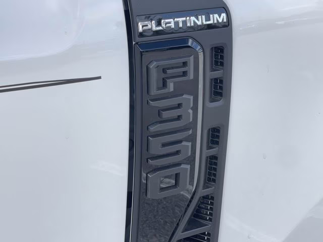 2026 Star White Metallic Tri-Coat Ford Super Duty F-350 SRW Platinum 4X4 Truck