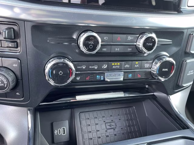 2026 Carbonized Gray Metallic Ford F-150 LARIAT 4X4 Truck