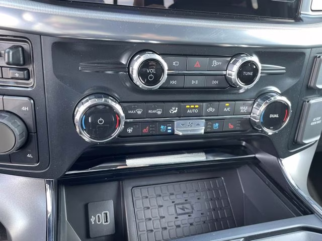 2026 Carbonized Gray Metallic Ford F-150 LARIAT 4X4 Truck