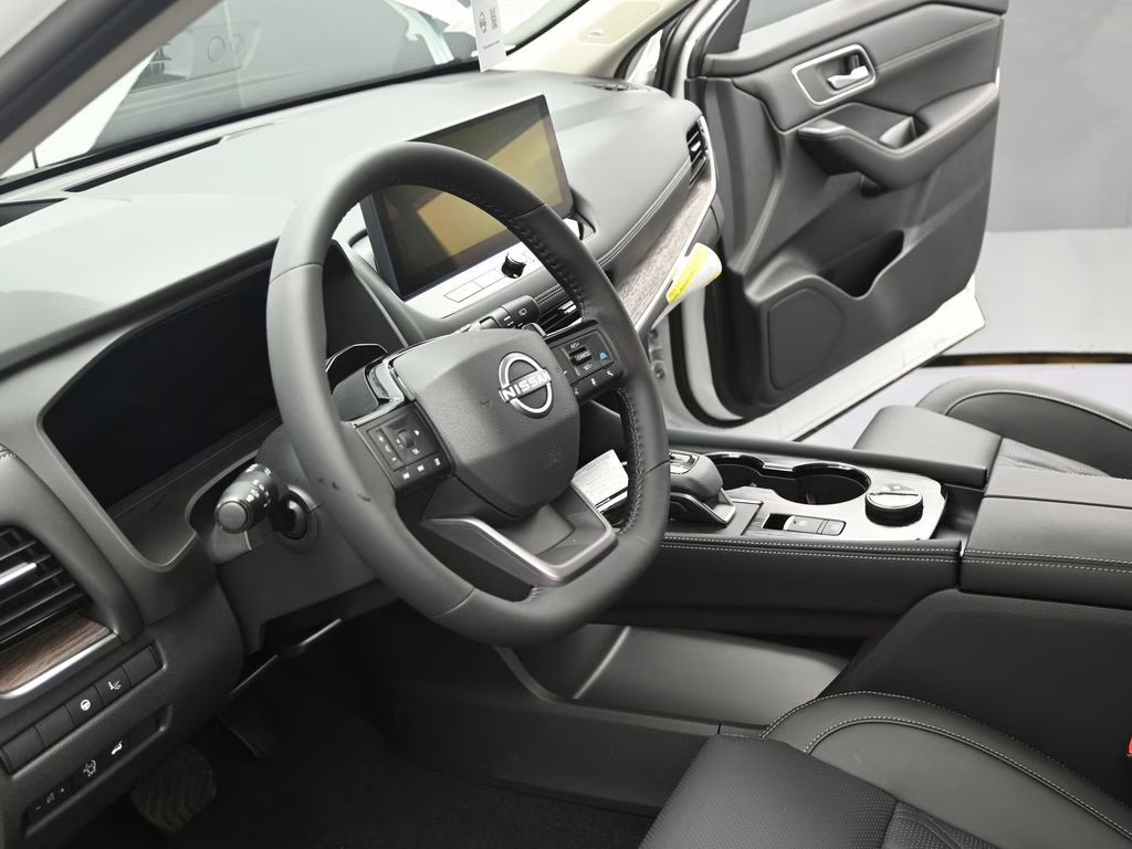 2026 Everest White Pearl Tricoat Nissan Rogue Platinum AWD SUV