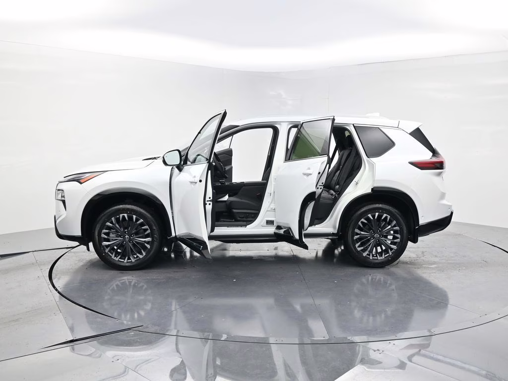 2026 Everest White Pearl Tricoat Nissan Rogue Platinum AWD SUV