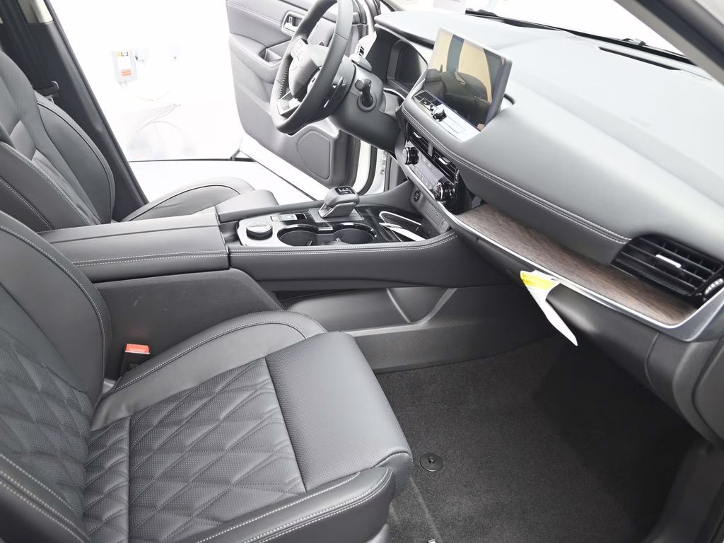 2026 Everest White Pearl Tricoat Nissan Rogue Platinum AWD SUV