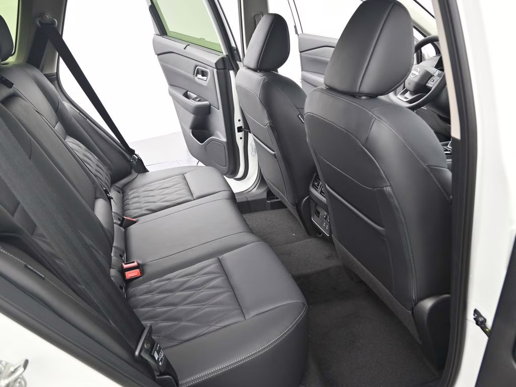 2026 Everest White Pearl Tricoat Nissan Rogue Platinum AWD SUV