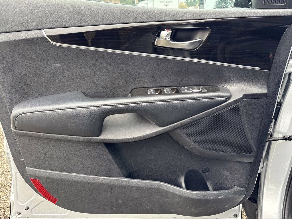 2019 Sparkling Silver Kia Sorento LX AWD SUV