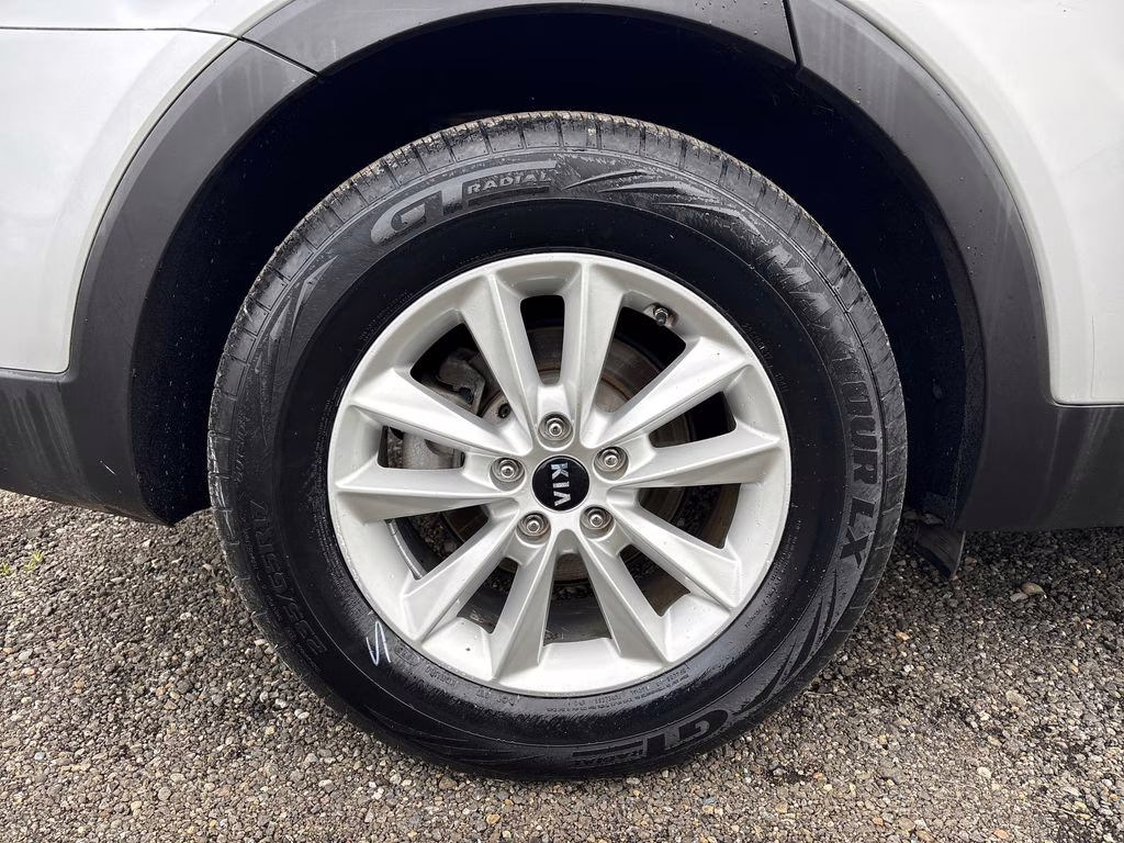 2019 Sparkling Silver Kia Sorento LX AWD SUV