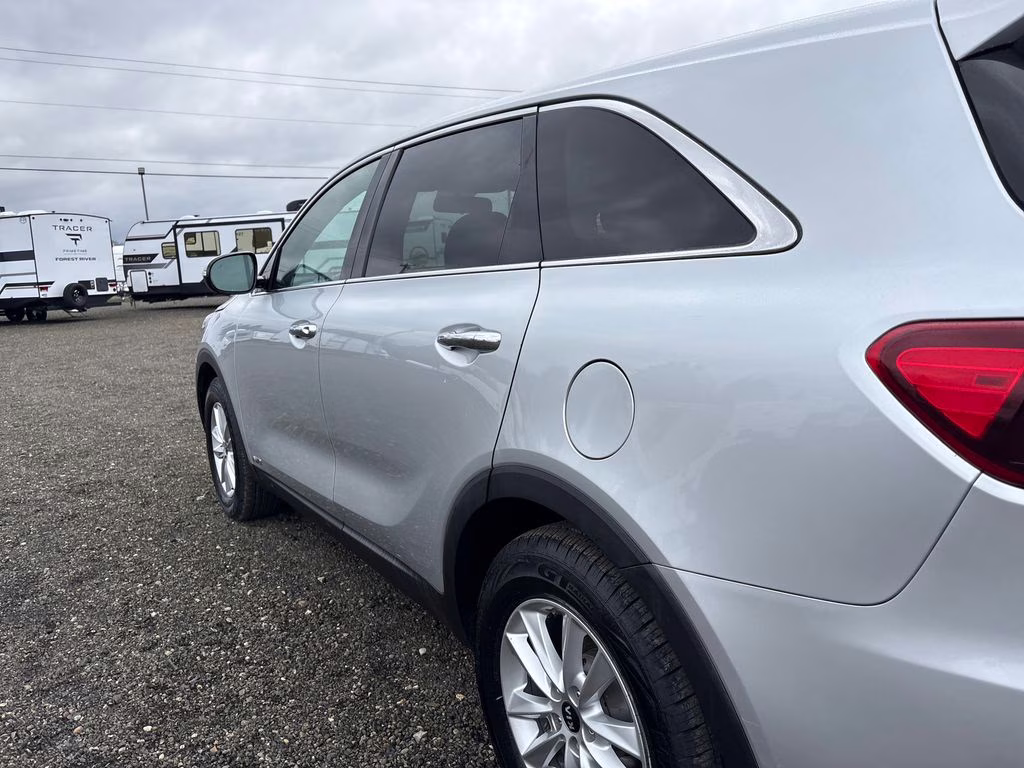 2019 Sparkling Silver Kia Sorento LX AWD SUV
