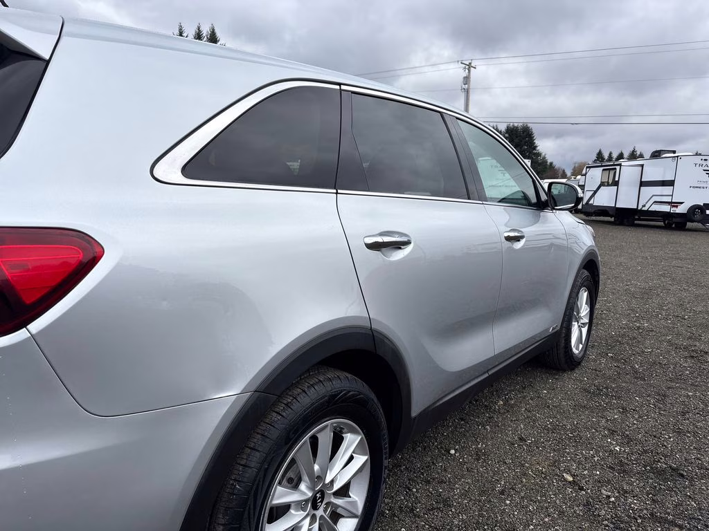2019 Sparkling Silver Kia Sorento LX AWD SUV