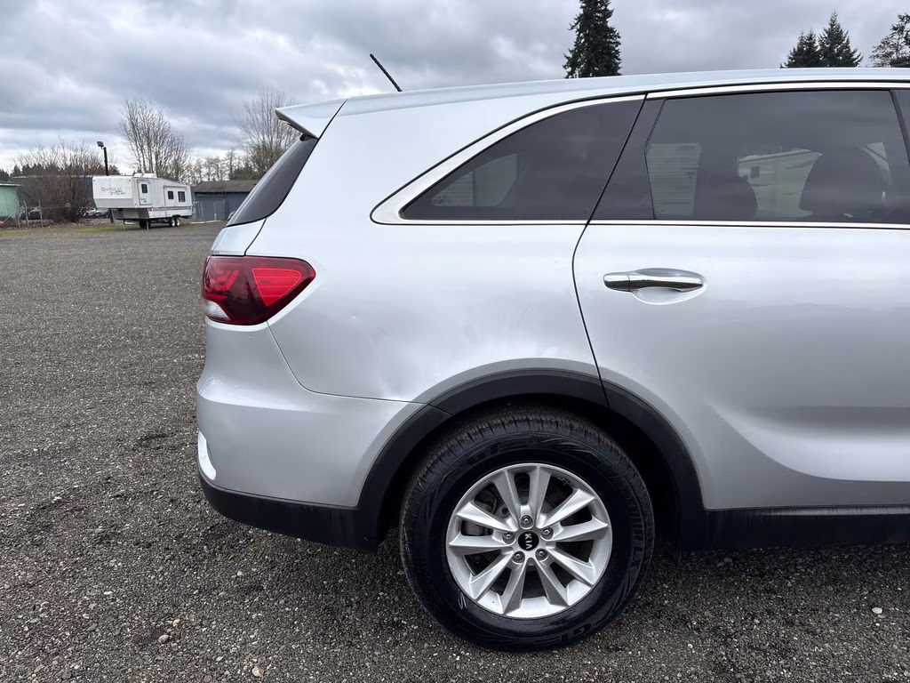 2019 Sparkling Silver Kia Sorento LX AWD SUV