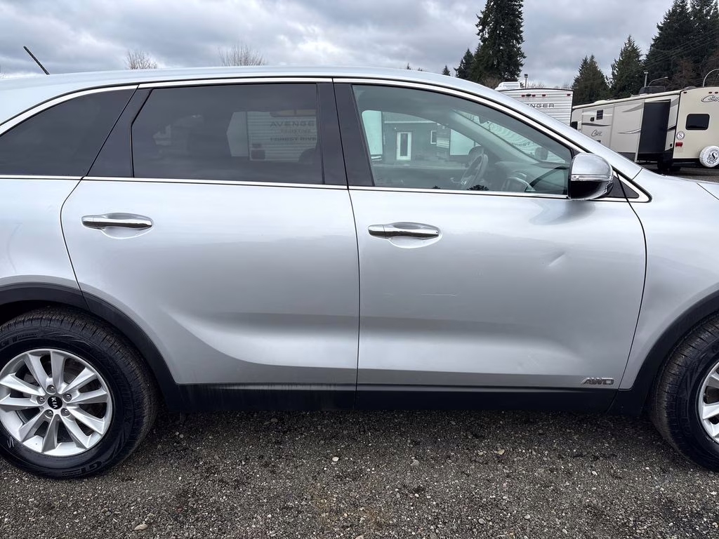 2019 Sparkling Silver Kia Sorento LX AWD SUV