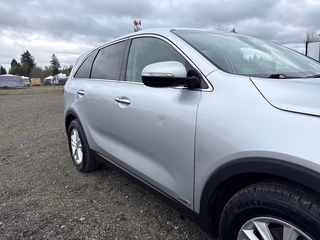 2019 Sparkling Silver Kia Sorento LX AWD SUV