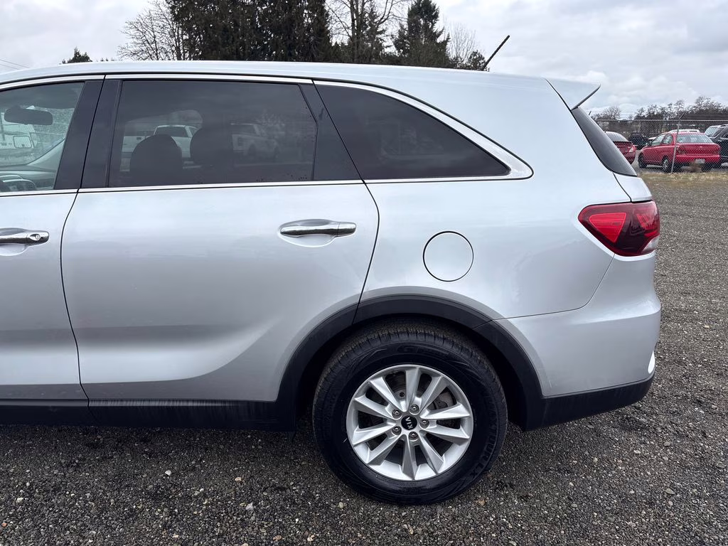 2019 Sparkling Silver Kia Sorento LX AWD SUV