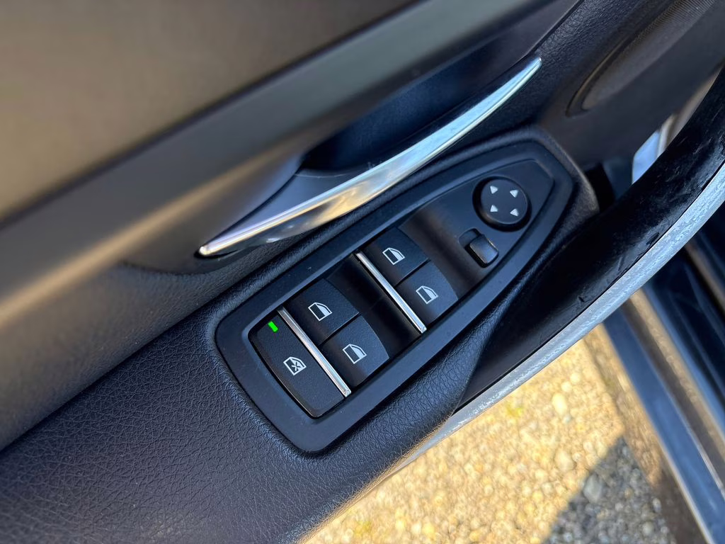 2018 Mineral Gray Metallic BMW 3 Series 320i RWD Sedan