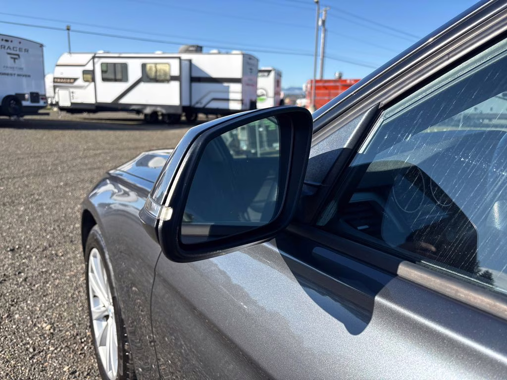 2018 Mineral Gray Metallic BMW 3 Series 320i RWD Sedan