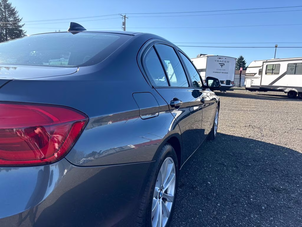 2018 Mineral Gray Metallic BMW 3 Series 320i RWD Sedan