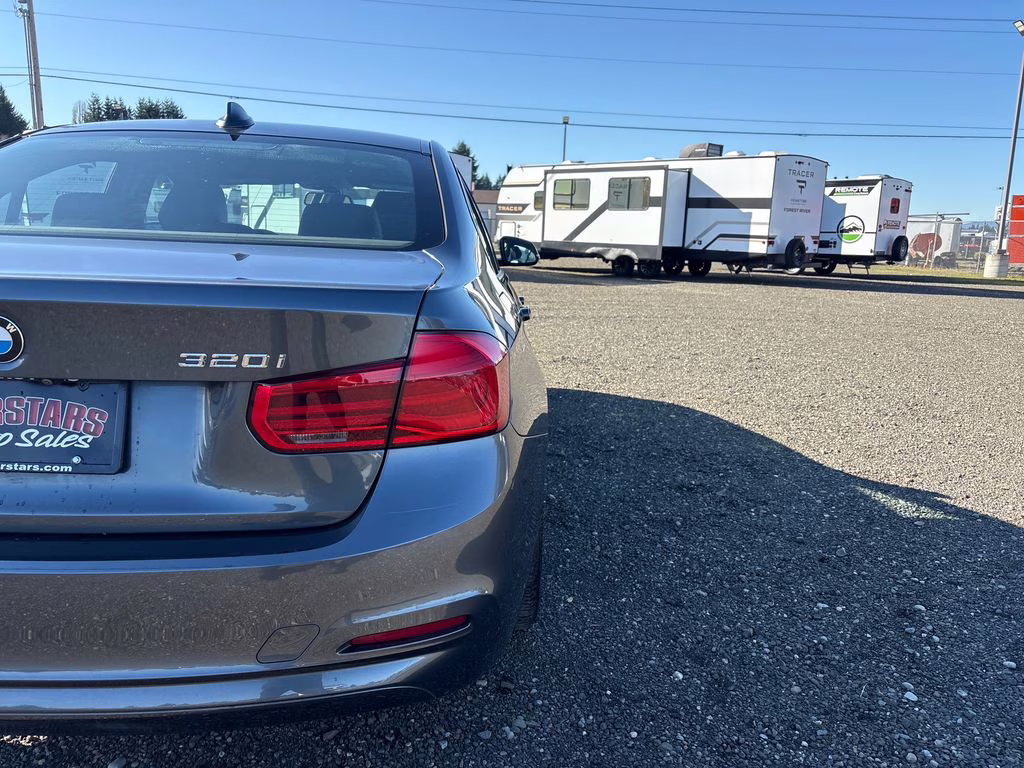 2018 Mineral Gray Metallic BMW 3 Series 320i RWD Sedan