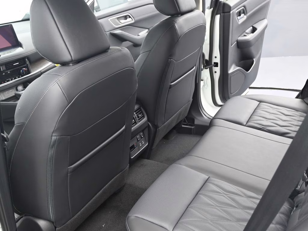 2026 Everest White Pearl Tricoat Nissan Rogue Platinum AWD SUV