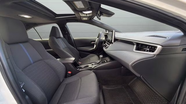 2020 Blizzard Pearl Toyota Corolla SE FWD Sedan