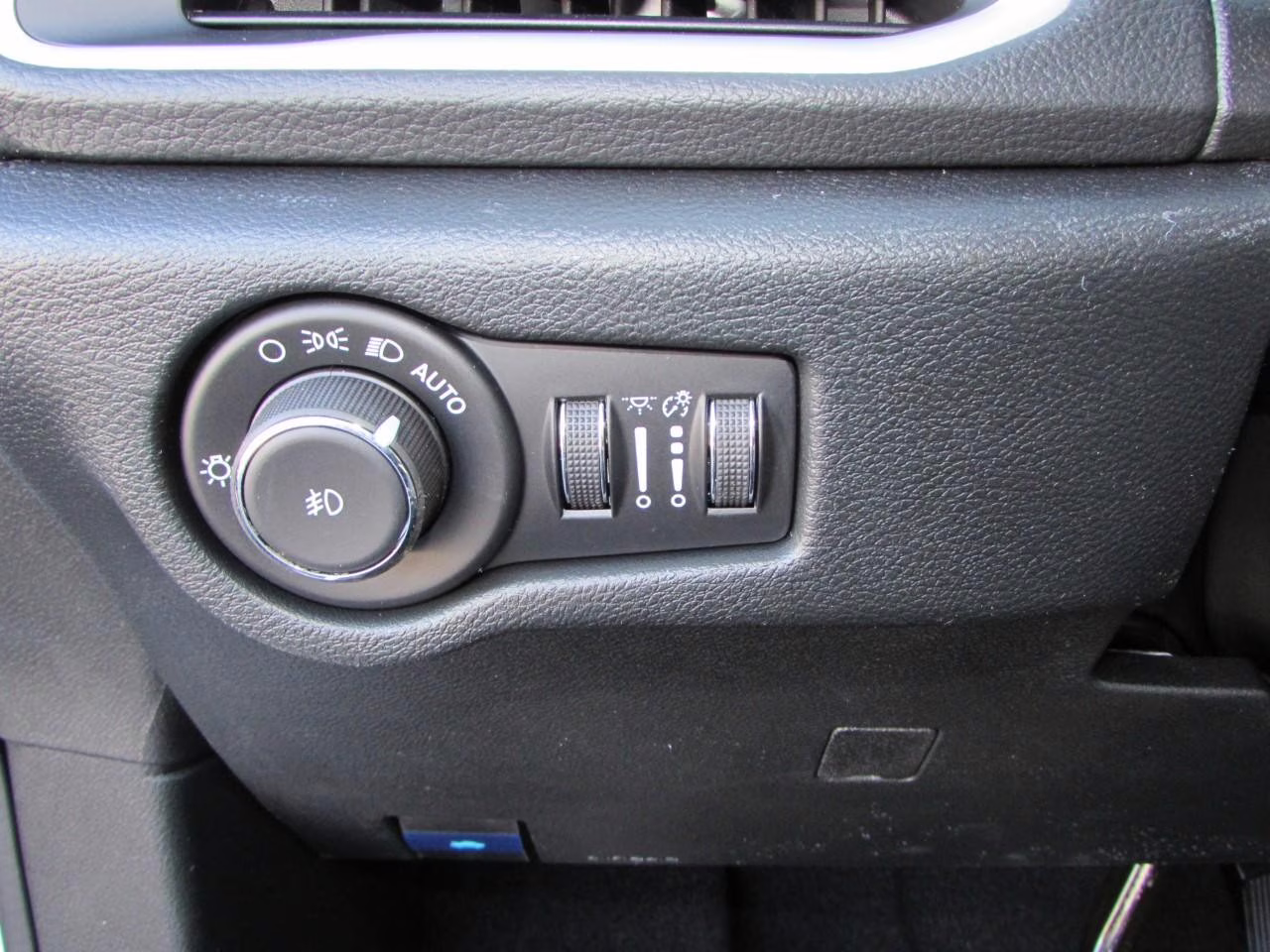 2026 Bright White Clearcoat Chrysler Pacifica Select FWD Van