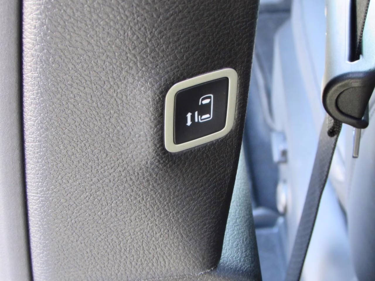 2026 Bright White Clearcoat Chrysler Pacifica Select FWD Van