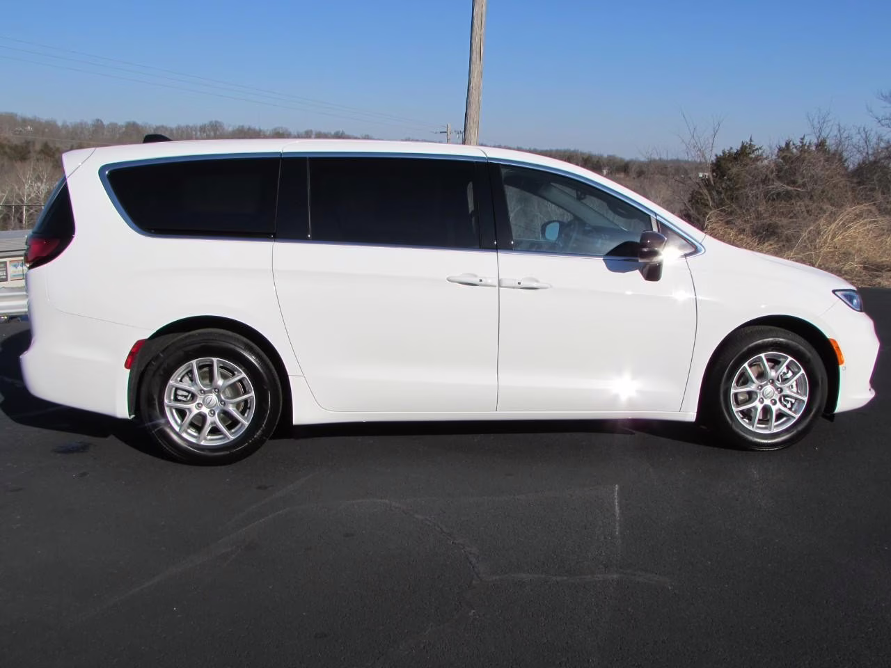 2026 Bright White Clearcoat Chrysler Pacifica Select FWD Van